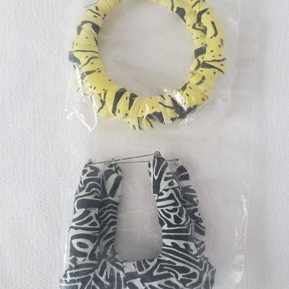 Two Earring Bundle - Picture 12 of 14